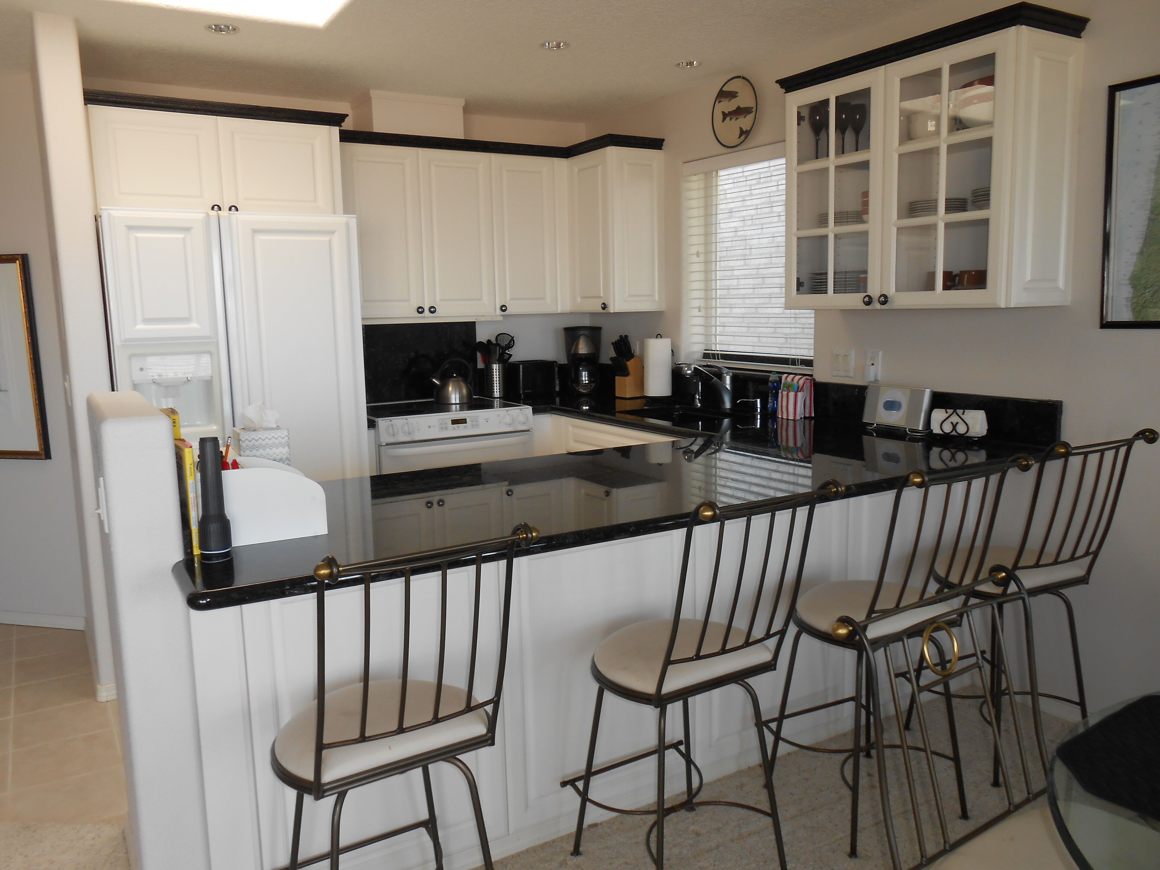 Oceanfront Top Floor SW Corner Unit - 2bd 2 bath - Location & View