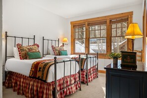 4 chambres, fer et planche à repasser, Wi-Fi gratuit, draps fournis