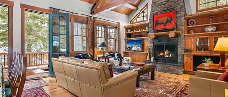 Een smart-tv en een open haard