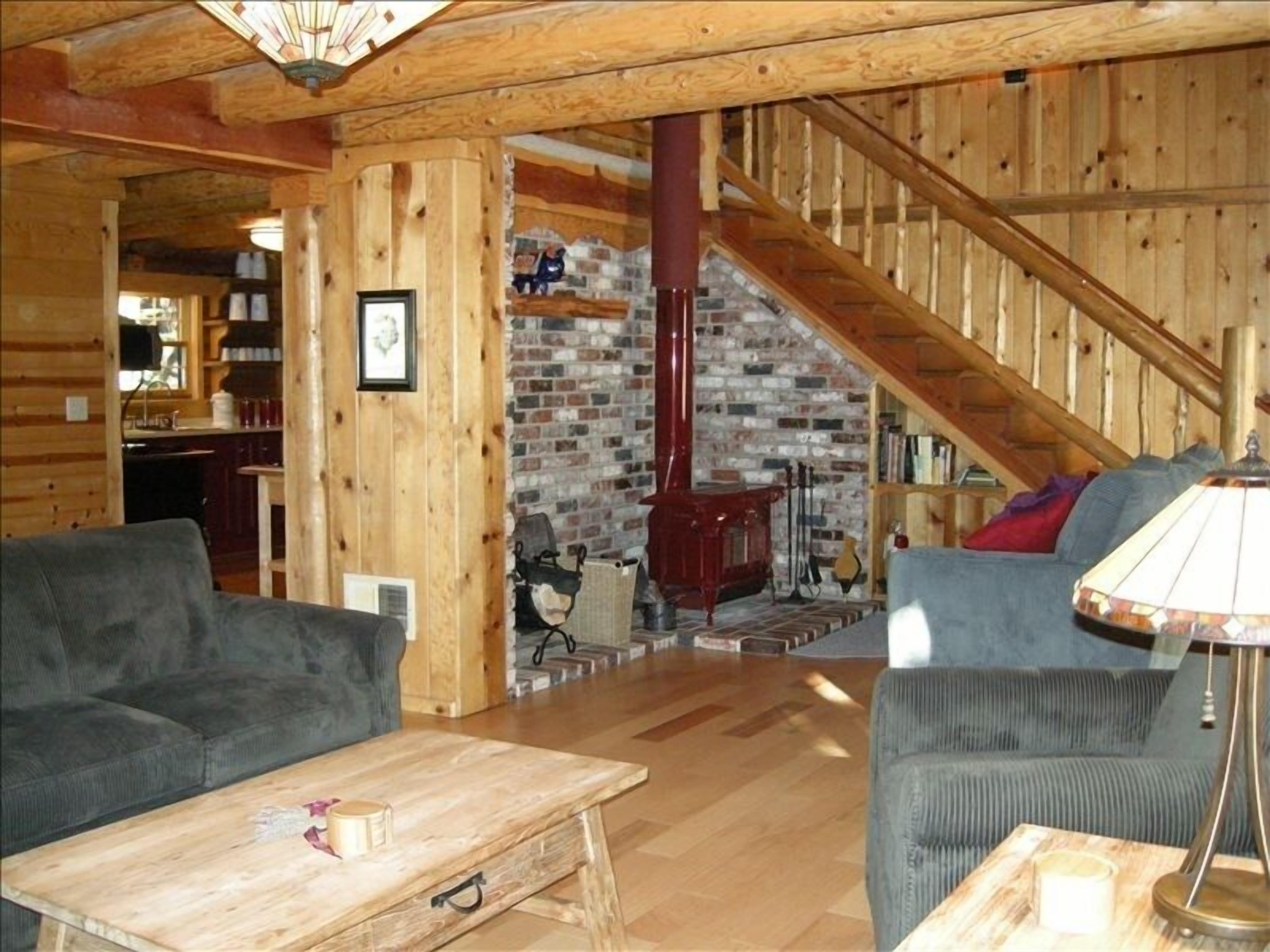 Ultimate Lassen House! Cedar Hot Tub!  Private Trout Stream! 20 Acres of Woods!