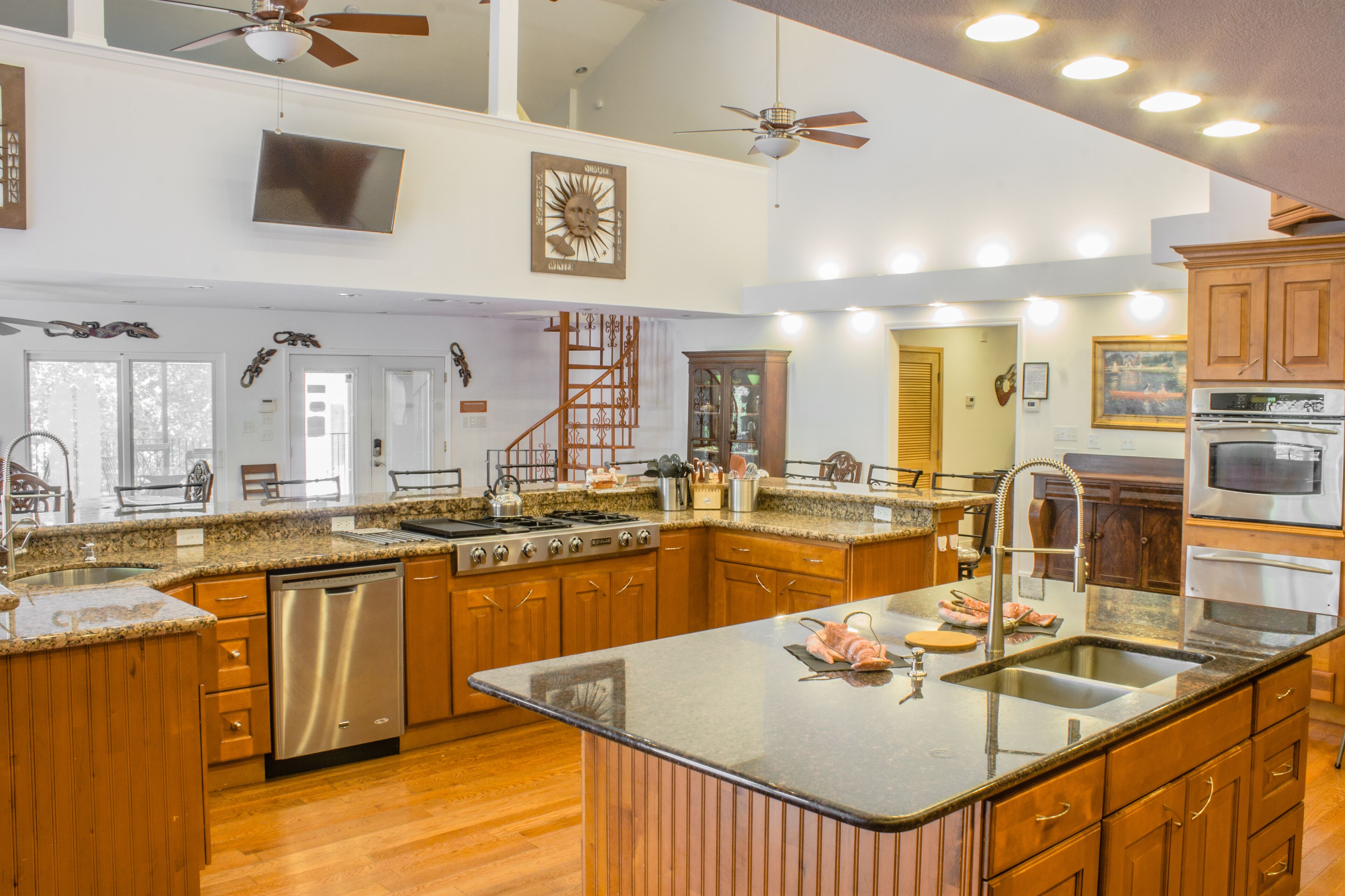 Private Mini Resort! Pool, Hot Tub, Pool Table, on River, + more - Book Today!!