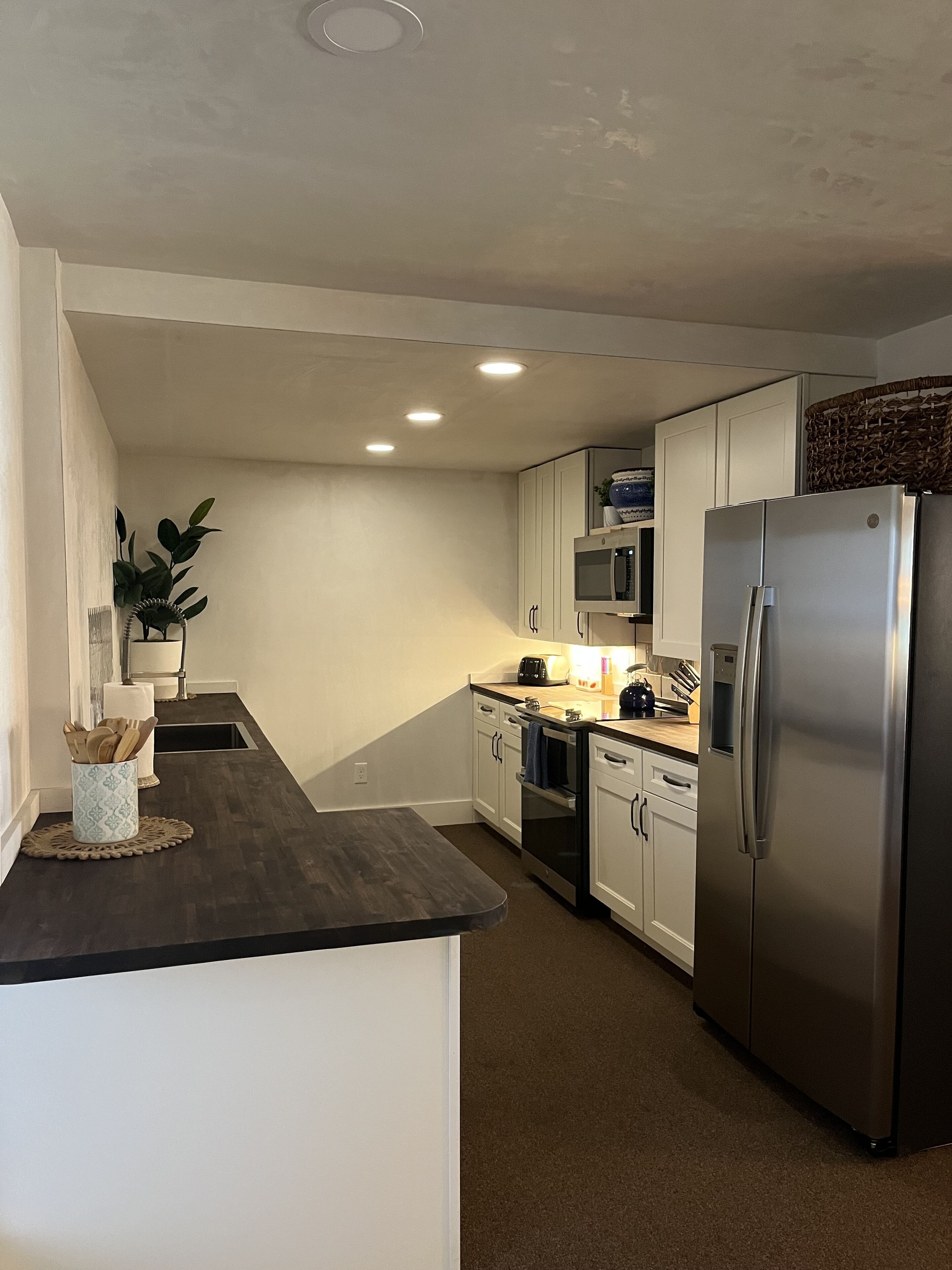 7 BR/3 Full BA - with CENTRAL AIR includes Linens and towels!!