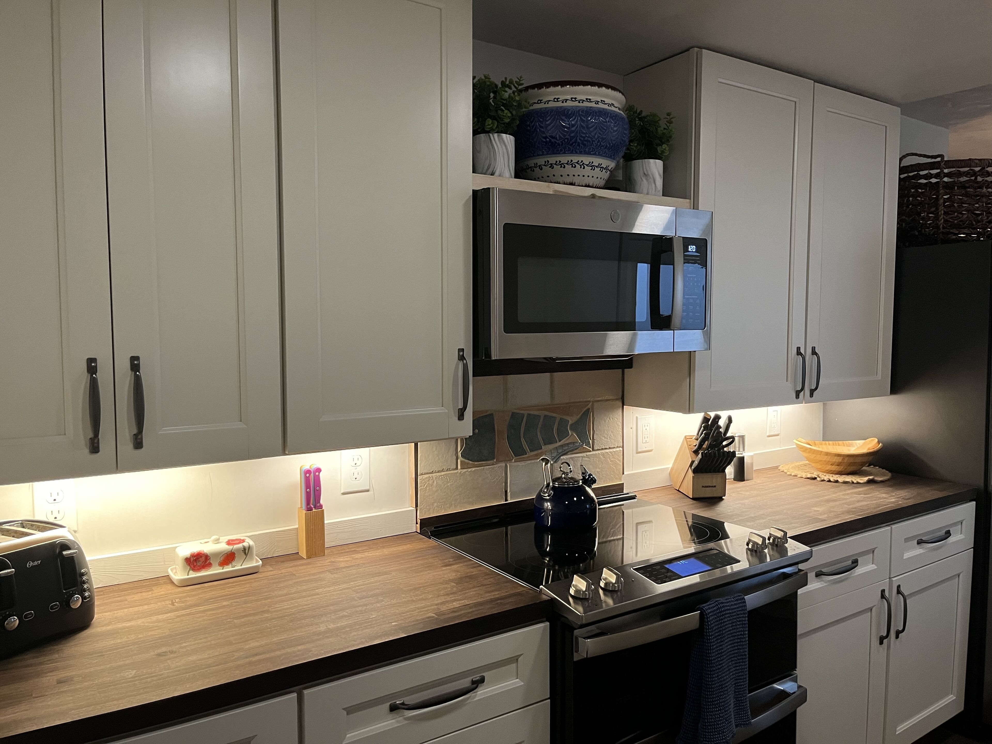 7 BR/3 Full BA - with CENTRAL AIR includes Linens and towels!!