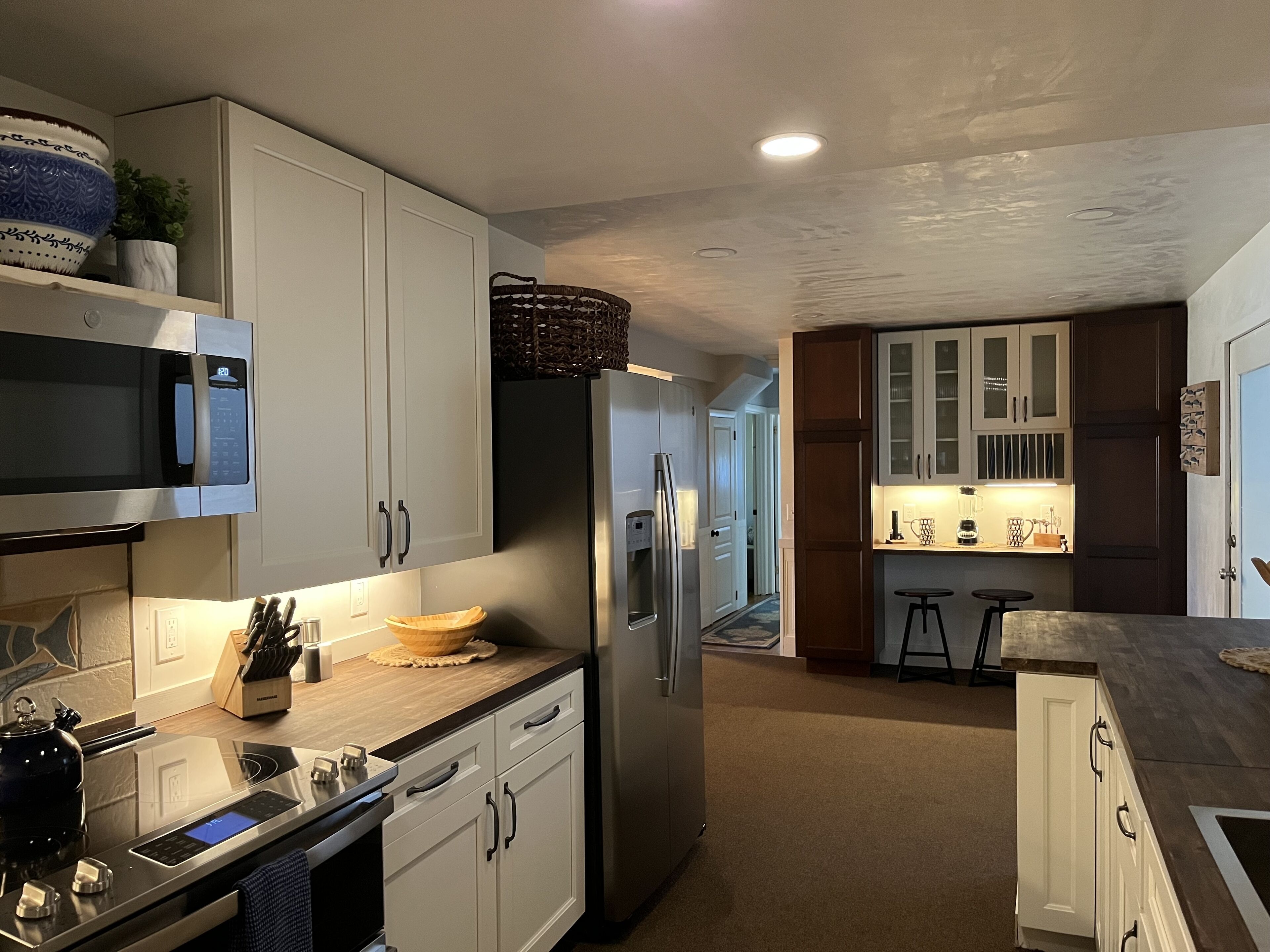 7 BR/3 Full BA - with CENTRAL AIR includes Linens and towels!!