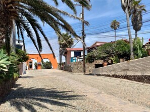 Property grounds - Rosarito Beach House Sleeps 14 & Steps to Sandy Beach Mins to Downtown (Rosarito)
