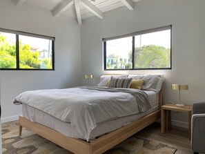 3 makuuhuonetta, silitysrauta/-lauta, ilmainen Wi-Fi, vuodevaatteet