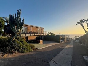 Exterior - Beach House in Del Mar - Amazing Ocean Views! (Del Mar)