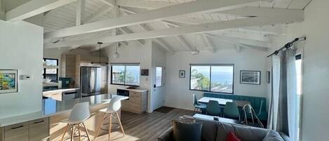 Smart TV, tenis de mesa, libros y estéreo