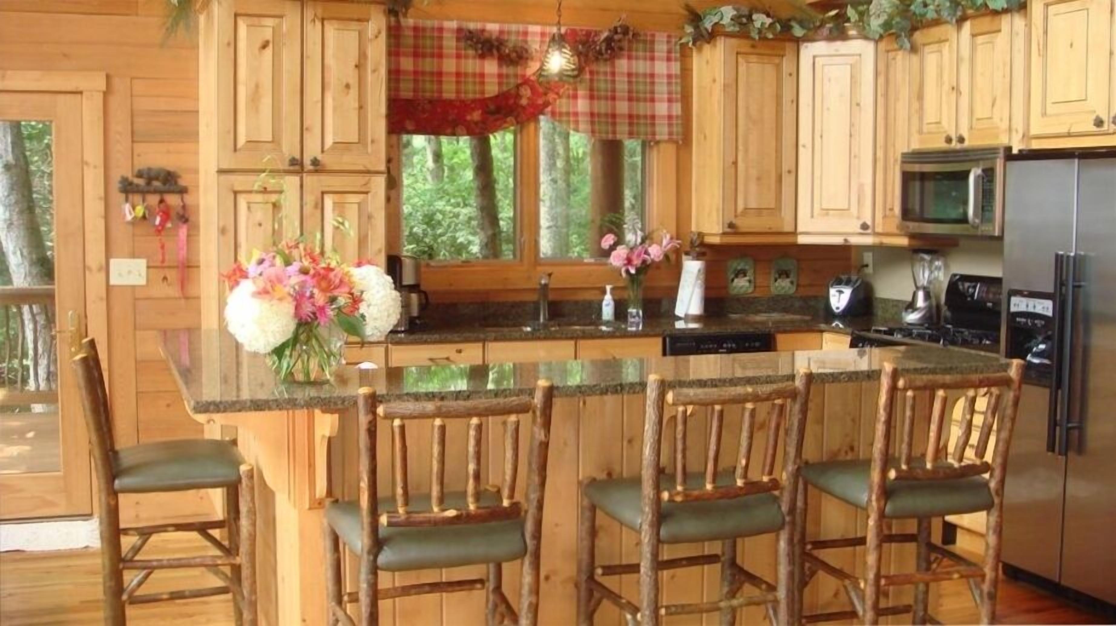 Luxury Log  Home overlooking Mtns&Lake Glenville( Highlands&Cashiers)