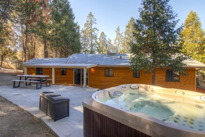 Esta casa de estilo de registro de 4 dormitorios y 3 baños lo tiene todo