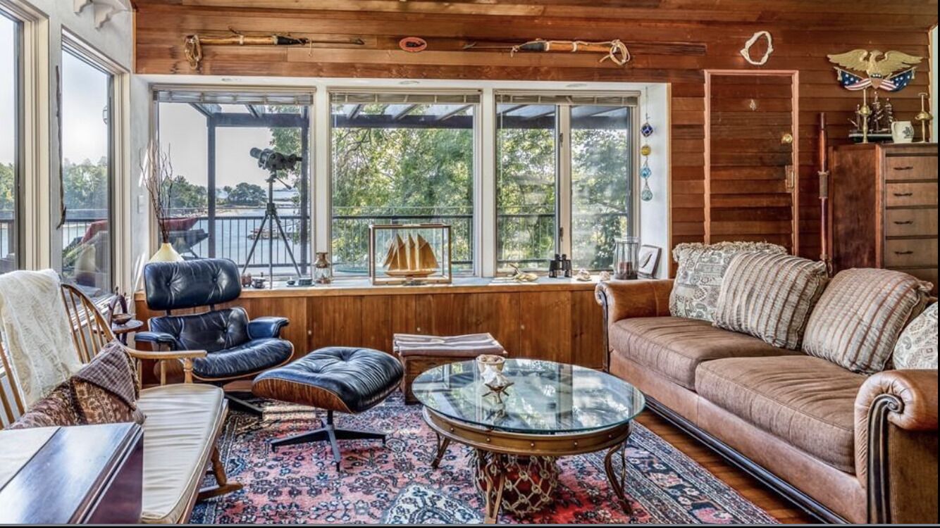 HALLOWEEN SEASON!  STUNNING OCEANFRONT HOUSE NEAR SALEM. 