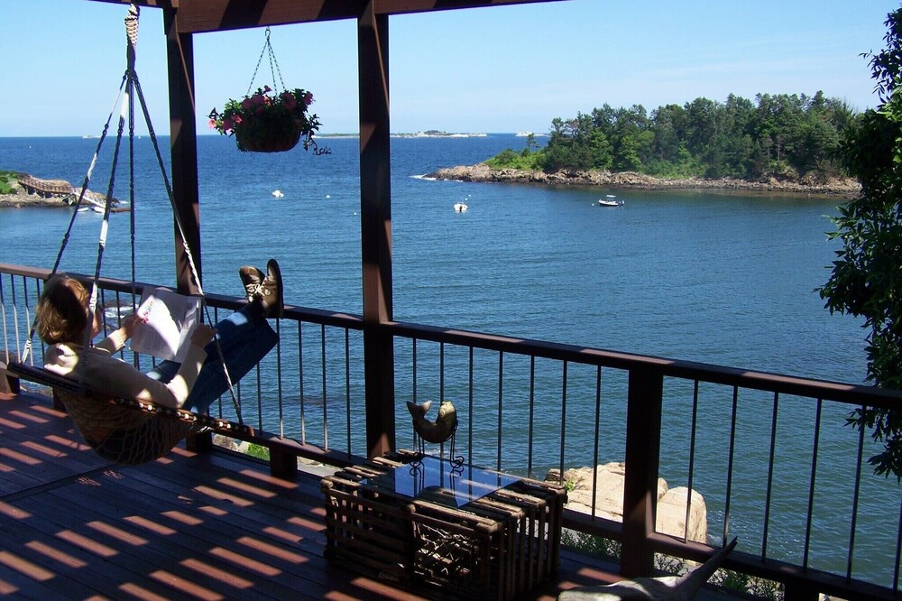 HALLOWEEN SEASON! STUNNING OCEANFRONT HOUSE NEAR SALEM.