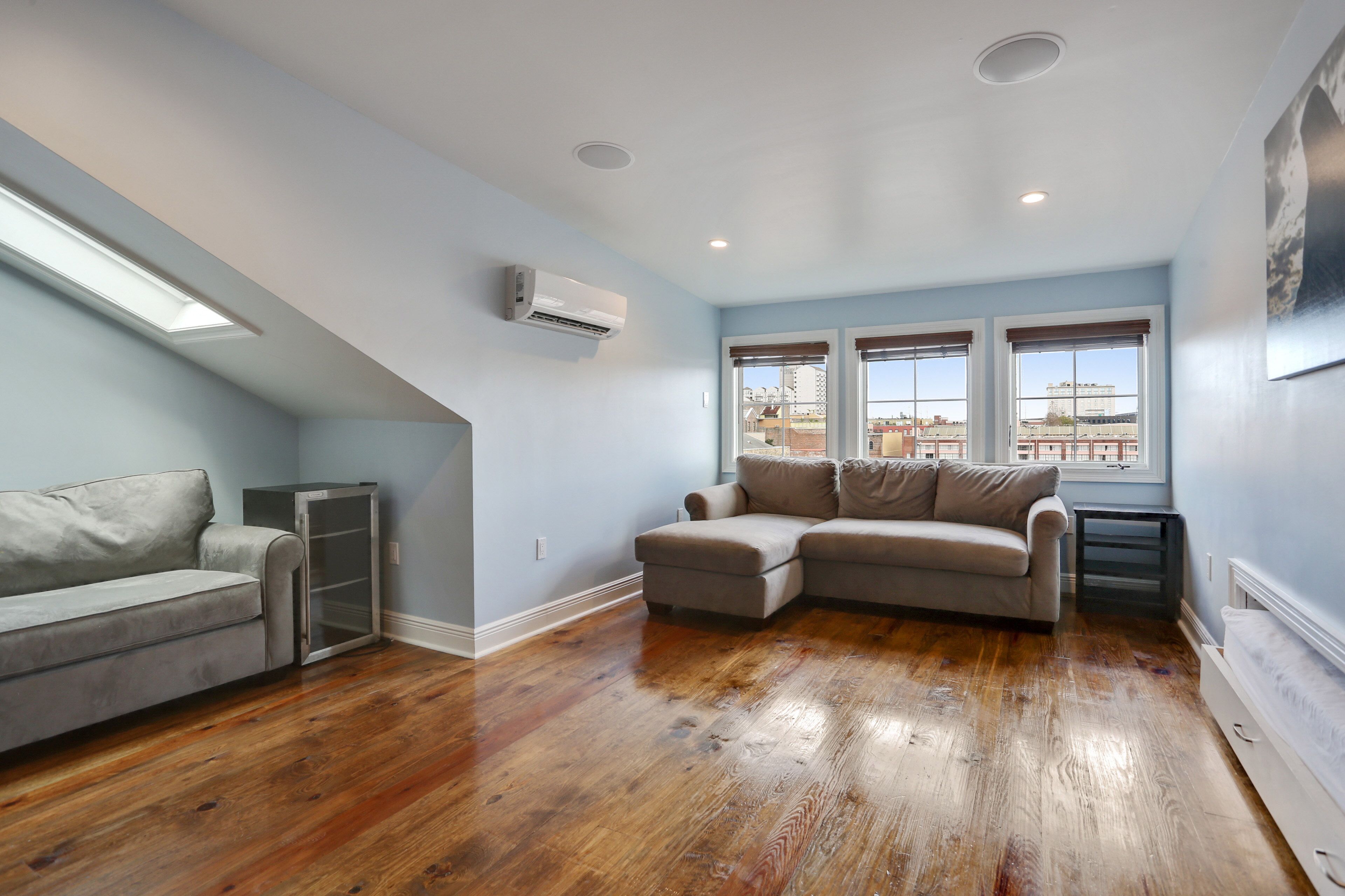 TV, caminetto, impianto stereo