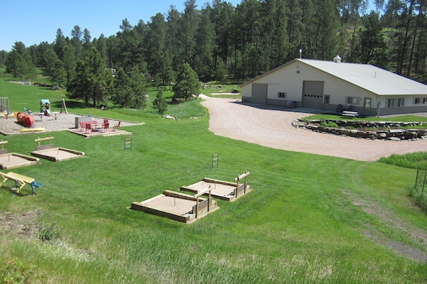 BUNGALOW, HORSE SHOE PITS, FIRE PIT