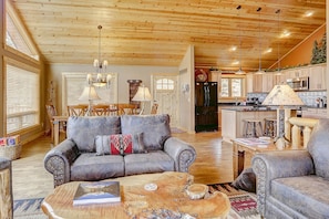 Smart TV, fireplace, books, stereo - Luxury Home, Breathtaking Views, Hot Tub, Colorado Rocky Mountains (Estes Park)