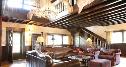 Western Ranch House in Colorado Rocky Mountains - Accommodates 14 Guests