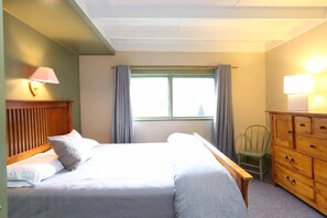 8 bedrooms, desk, iron/ironing board, free WiFi
