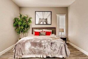 3 soverom, strykejern/-brett, wi-fi og sengetøy