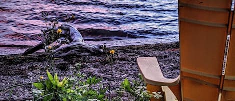 Chaises longues, serviettes de plage