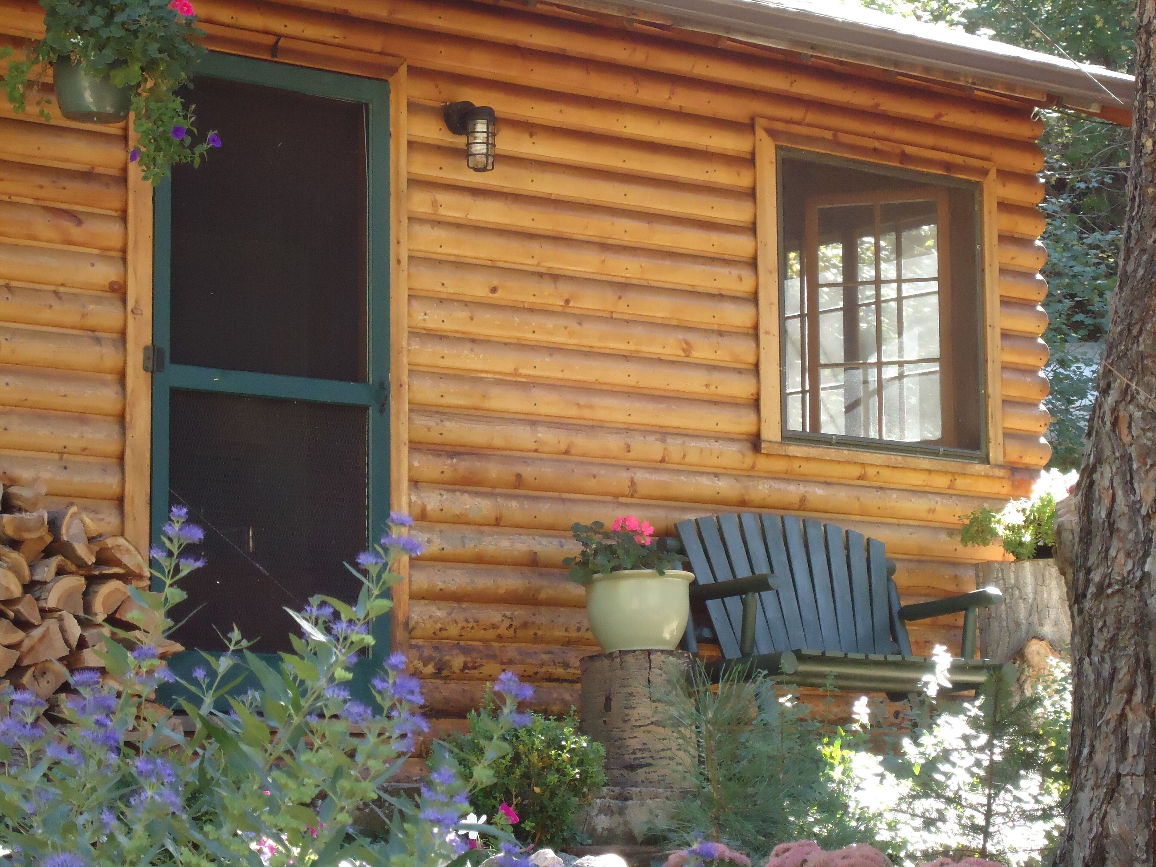 Canyon escape - cabin studio along Boulder Creek with complete kitchen #1