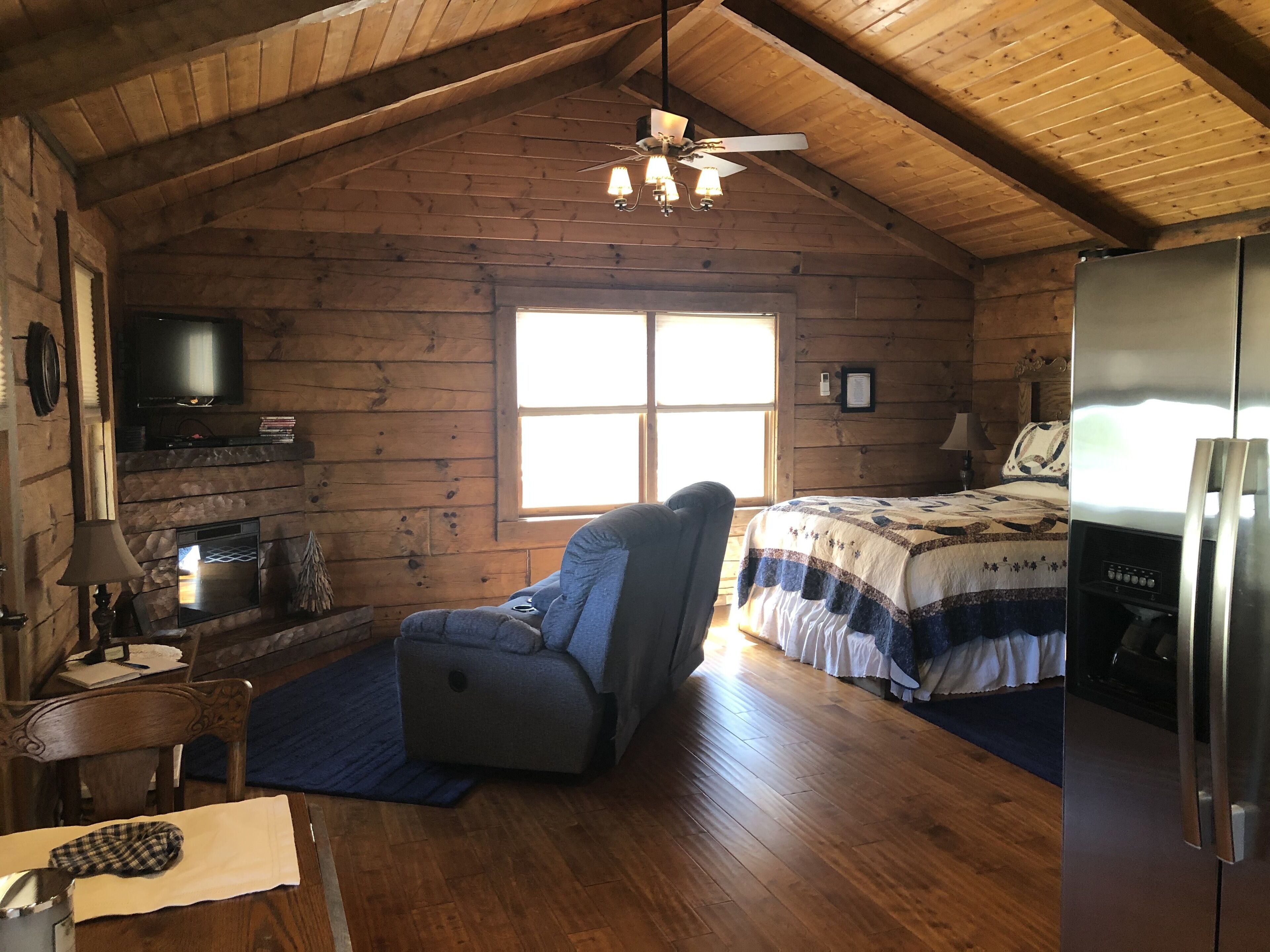 1 chambre, fer et planche à repasser, draps fournis