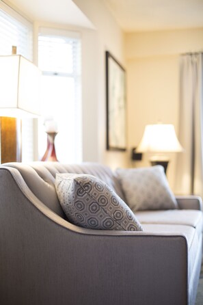 Smart-TV, Kamin, Stereoanlage, Arbeitsbereiche