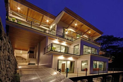 Award-Winning Luxury Ocean View Condo 275 Yds from the Beach