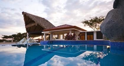 Condo de luxe primé avec vue sur l'océan à 275 mÚtres de la plage