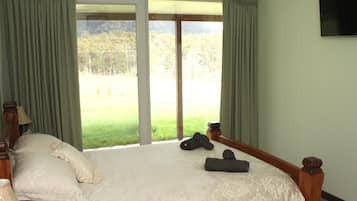 Phòng đôi Deluxe, 1 giường cỡ queen, phòng tắm dùng chung, quang cảnh đồi núi | Bộ đồ giường cao cấp, trang trí khác biệt