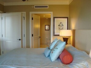 1 slaapkamer, een strijkplank/strijkijzer, reisbedje, gratis wifi