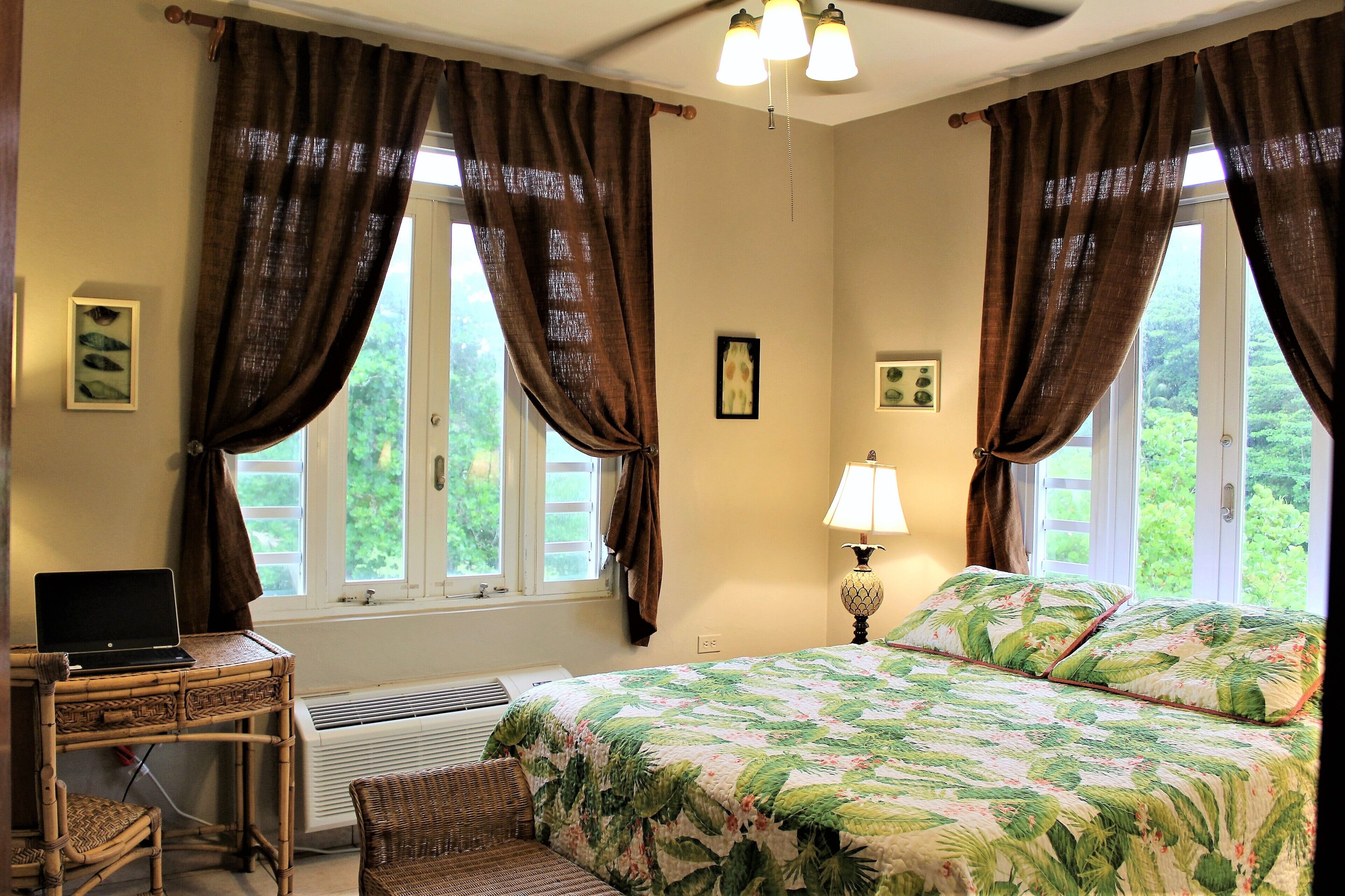 3 camere, una scrivania, ferro/asse da stiro, culla da viaggio