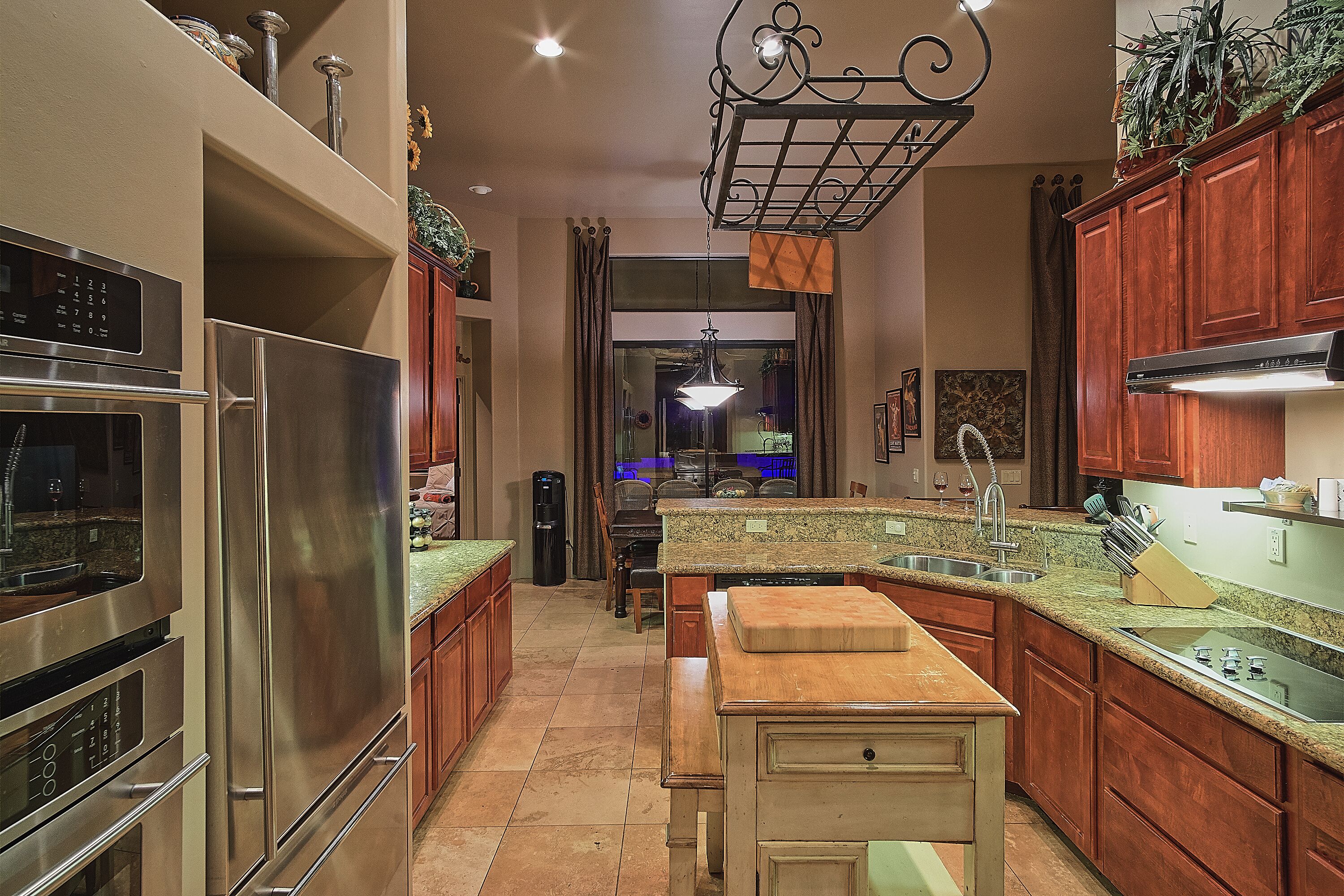 THE SPA HOUSE AND GOLF RETREAT + 12 BEDS + HEATED POOL + 2 HOT TUBS + AMENITIES