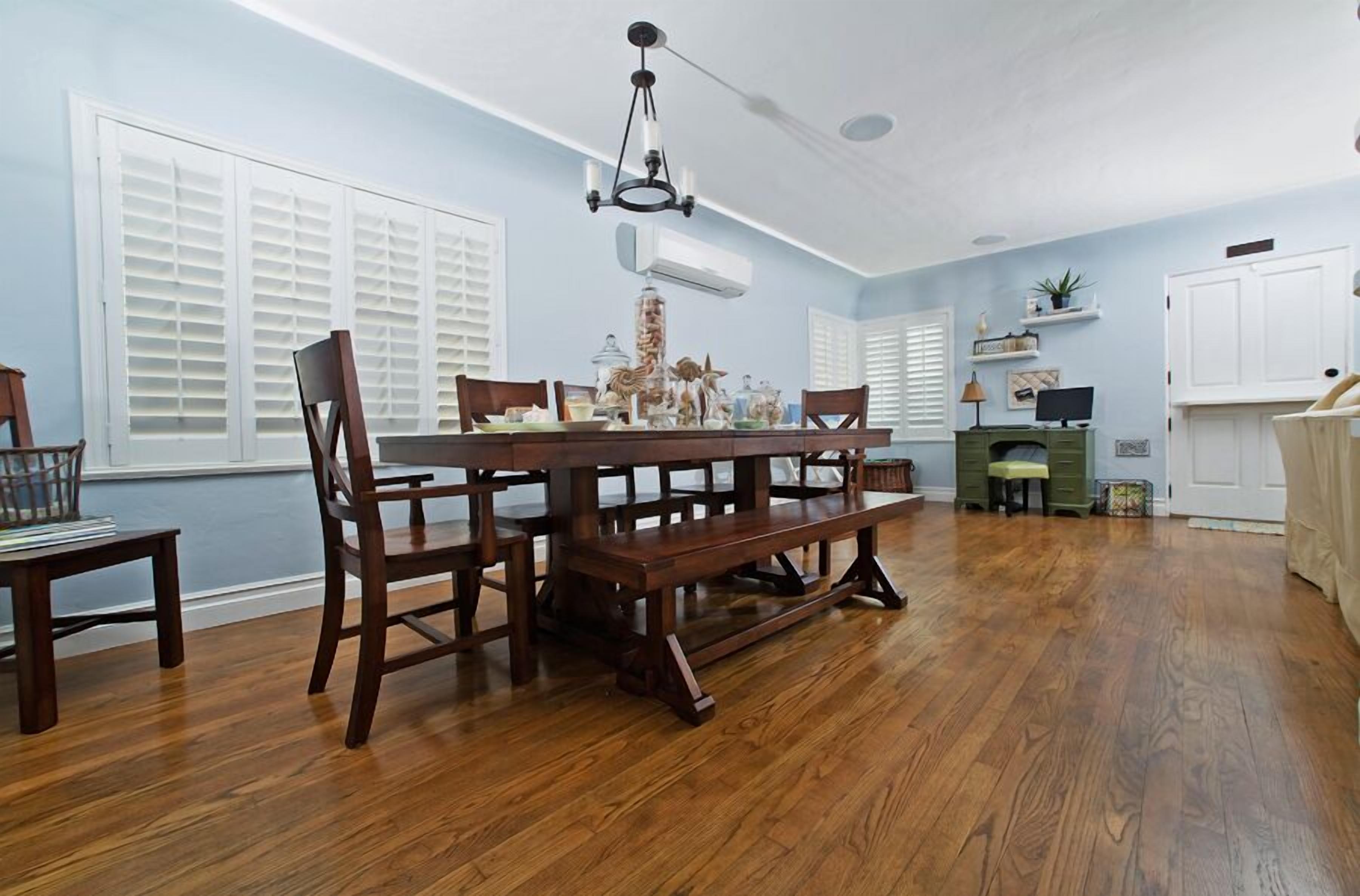 DINING ROOM SEATS UP TO 8