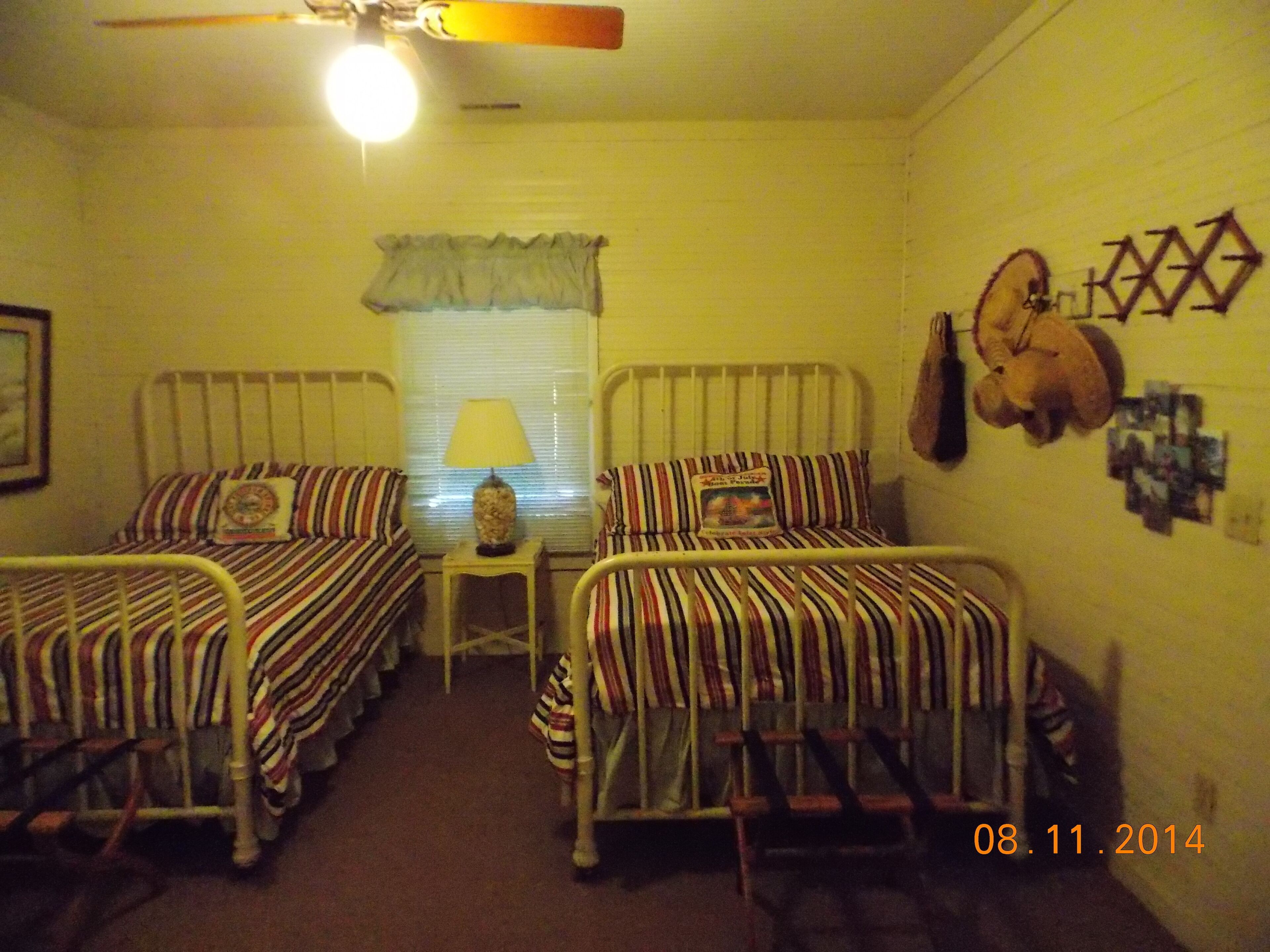 Creekfront with Dock --Restful and beautiful, time stops here.  Bring Boat