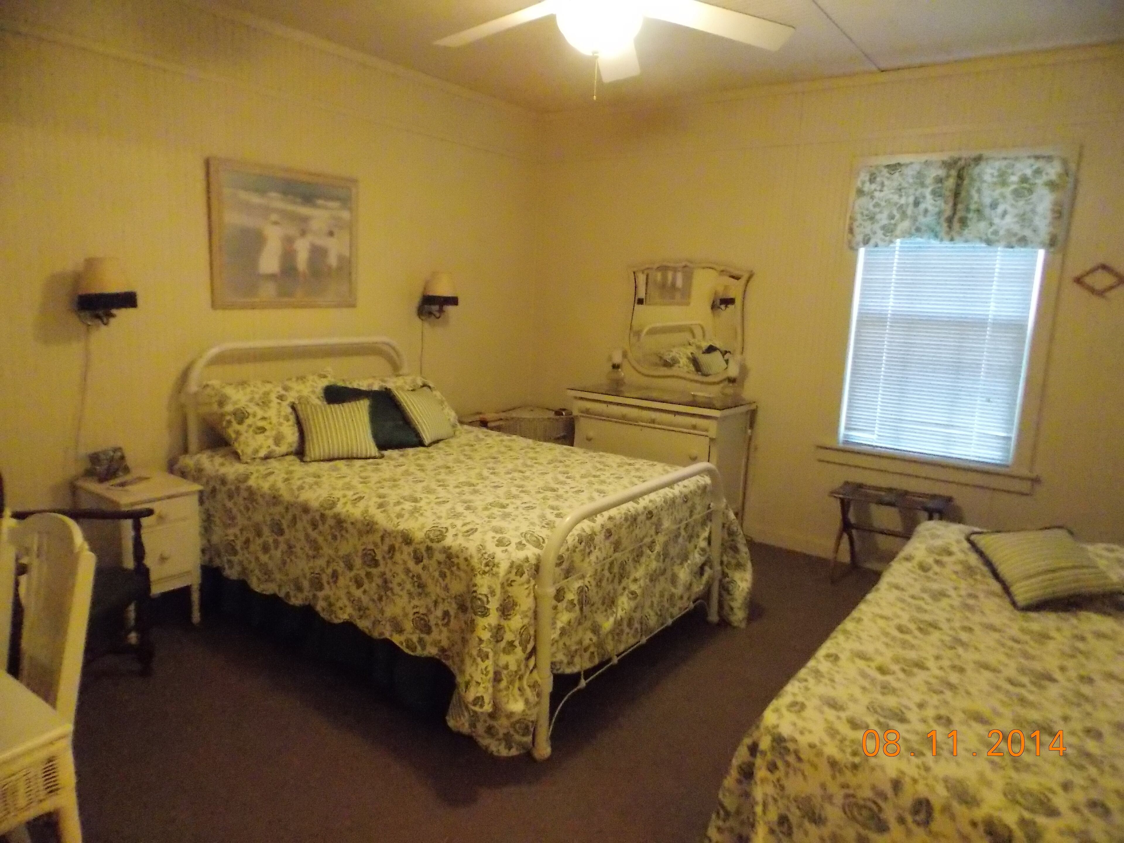 Creekfront with Dock --Restful and beautiful, time stops here.  Bring Boat