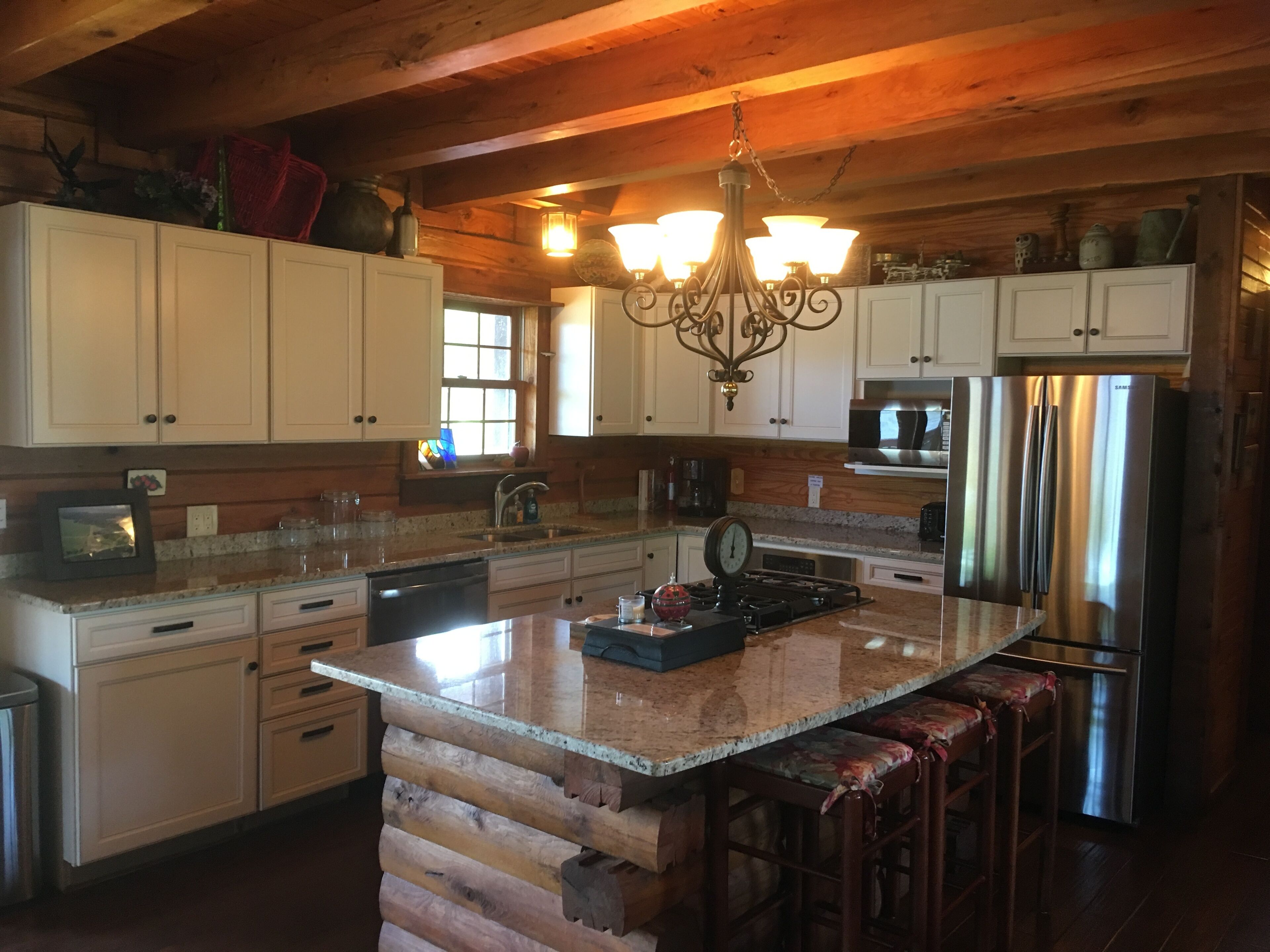 Wonderful Oak Log Home on the Mississippi River