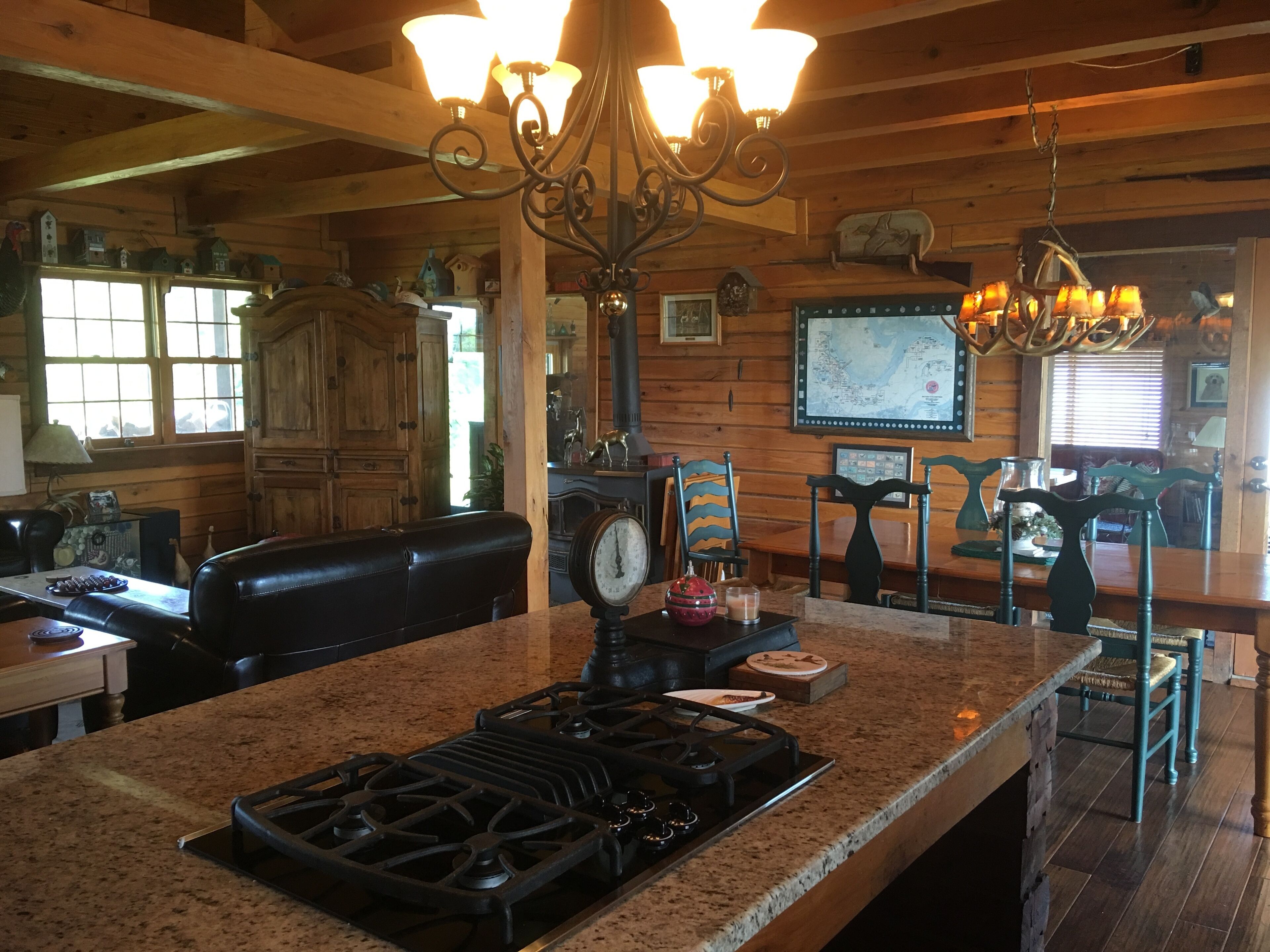 Wonderful Oak Log Home on the Mississippi River