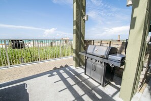 Enjoy al fresco dining with a barbecue grill and stunning beach views.