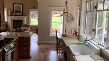 KĂŒhlschrank, Ofen, Herdplatte, GeschirrspĂŒler