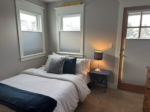 4 bedrooms, desk, iron/ironing board, WiFi