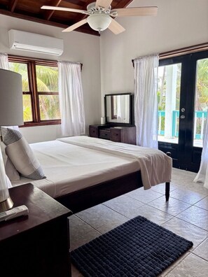 5 habitaciones, tabla de planchar con plancha, wifi y ropa de cama