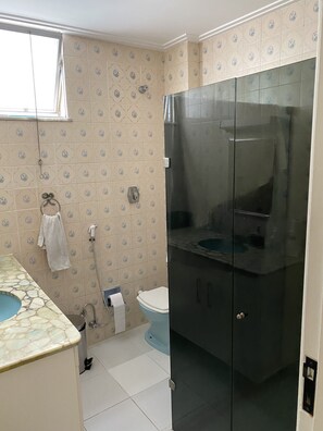 3 quartos, ferros/tábuas de passar roupa, Wi-Fi, roupa de cama