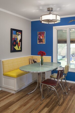 Dining - Central eclectic, Barton Springs, great music, food, Dogs ok! (Austin)