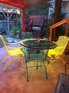 Outdoor dining - Central eclectic, Barton Springs, great music, food, Dogs ok! (Austin)