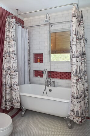 Combined shower/tub, hair dryer, towels, soap