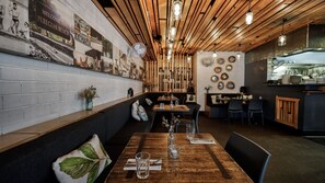 Dining - Hidden Oasis - Peregian Beach (Peregian Beach)