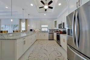 Unclassified image, 4 of 21, button