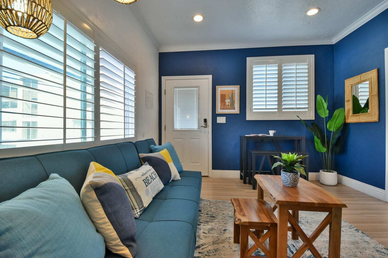 ꧁ Premier Modern Home w View, Parking, & AC ꧂