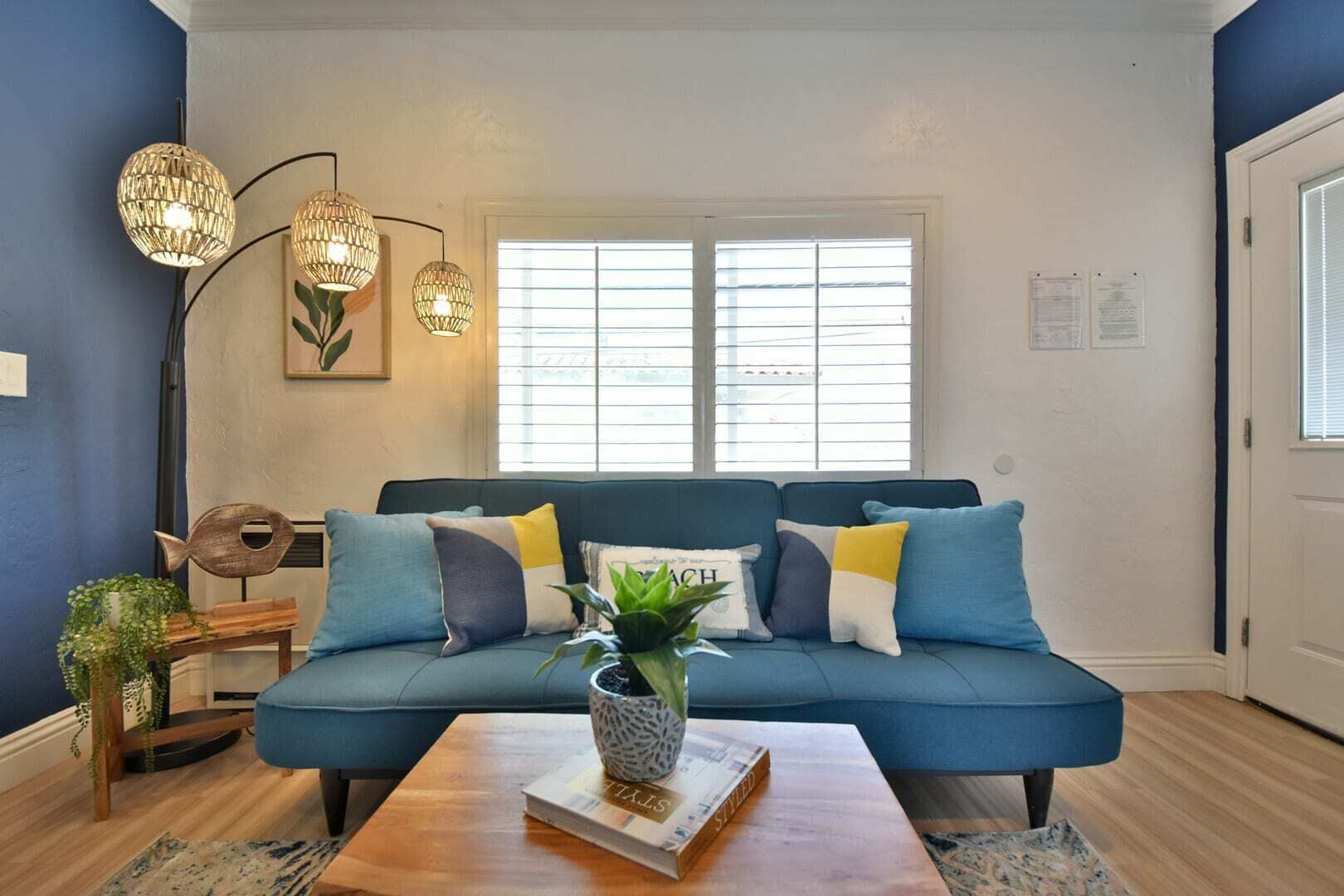 ꧁ Premier Modern Home w View, Parking, & AC ꧂