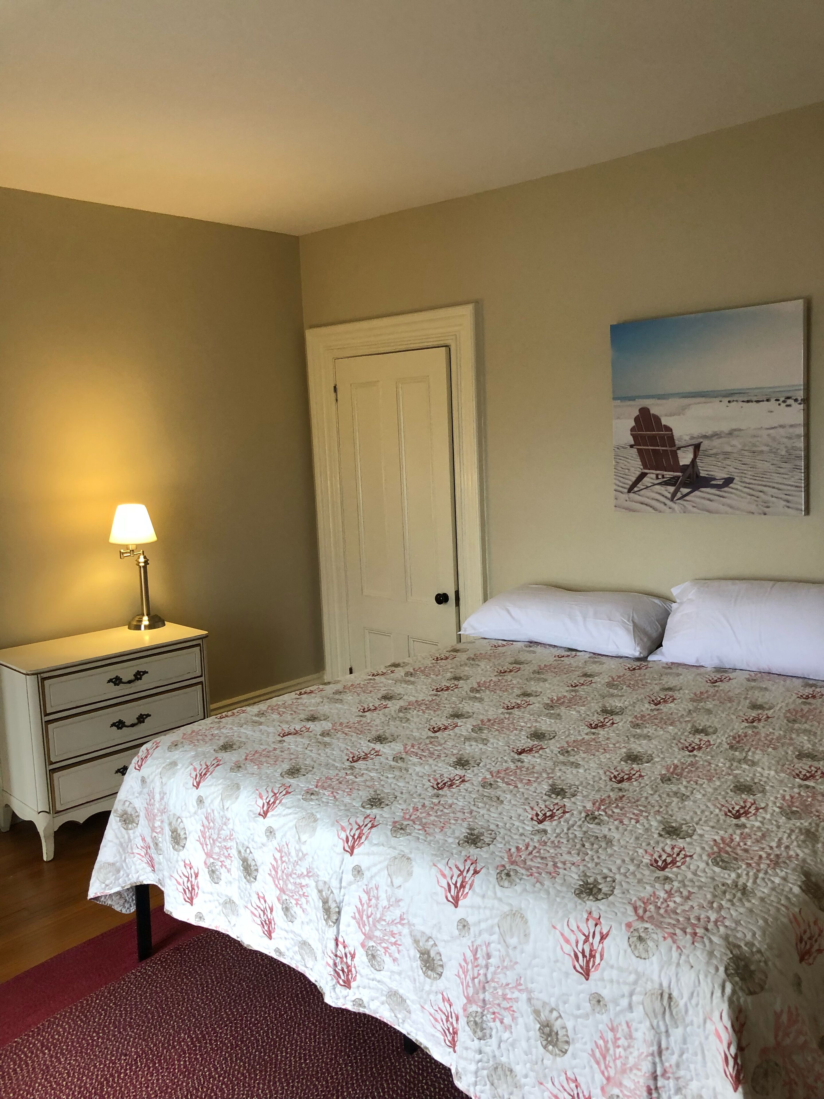 Stately Restored Victorian with panoramic waterviews near Newport (12 beds)